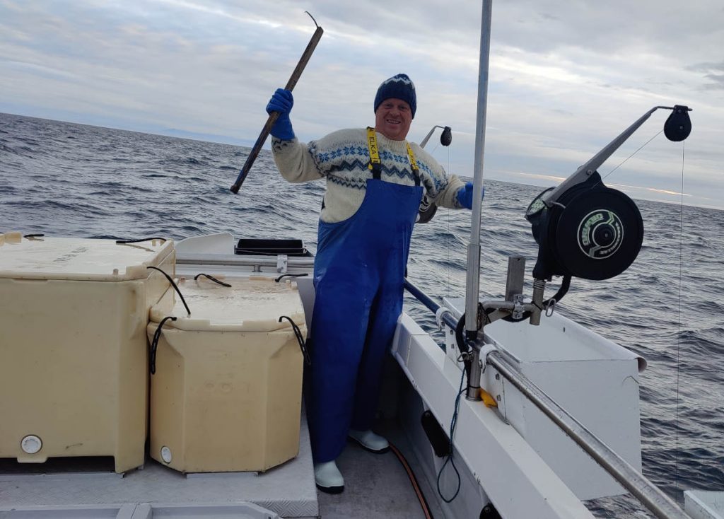 Guðlaugur Jónasson fishing with Oilwind JigReel